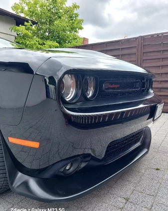 Dodge Challenger cena 145000 przebieg: 105000, rok produkcji 2019 z Łabiszyn małe 742